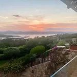Orsa Sul Mare A Baja Sardinia فيلة