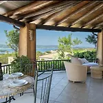 Orsa Sul Mare A Baja Sardinia