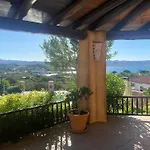 Orsa Sul Mare A Baja Sardinia فيلة *