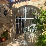Orsa Sul Mare A Baja Sardinia فيلة *