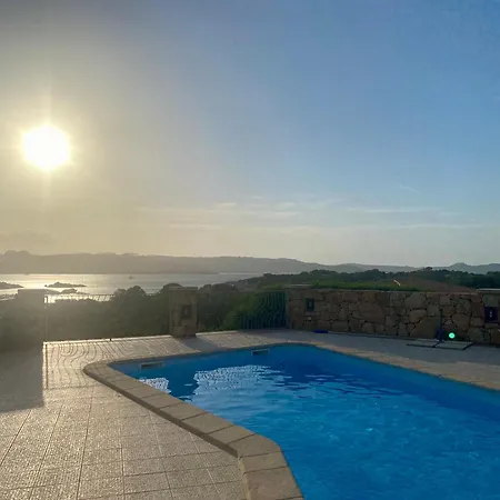 Orsa Sul Mare A Baja Sardinia * Cala Bitta