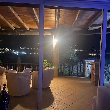 Orsa Sul Mare A Baja Sardinia * Cala Bitta