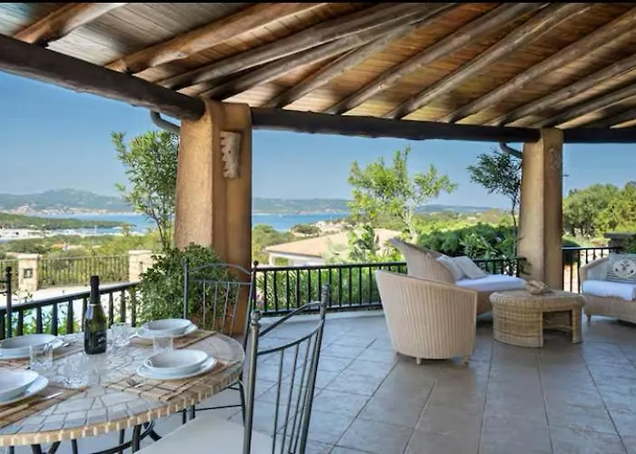 Orsa Sul Mare A Baja Sardinia